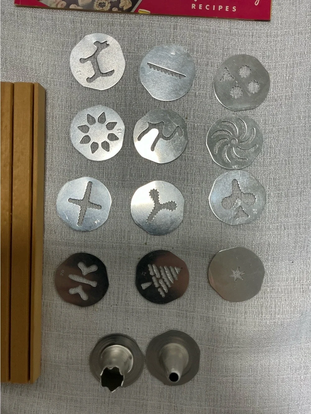 Vintage Mirro Aluminum Cooky and Pastry Press Set Discs Wooden Rack Booklet Box